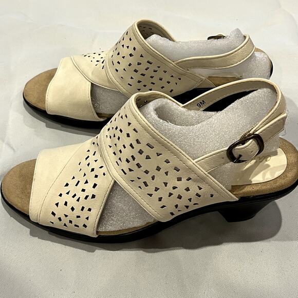 Easy Street Perforated Block Heeled Sandals Charleigh Ivory 9M - Picture 2 of 11